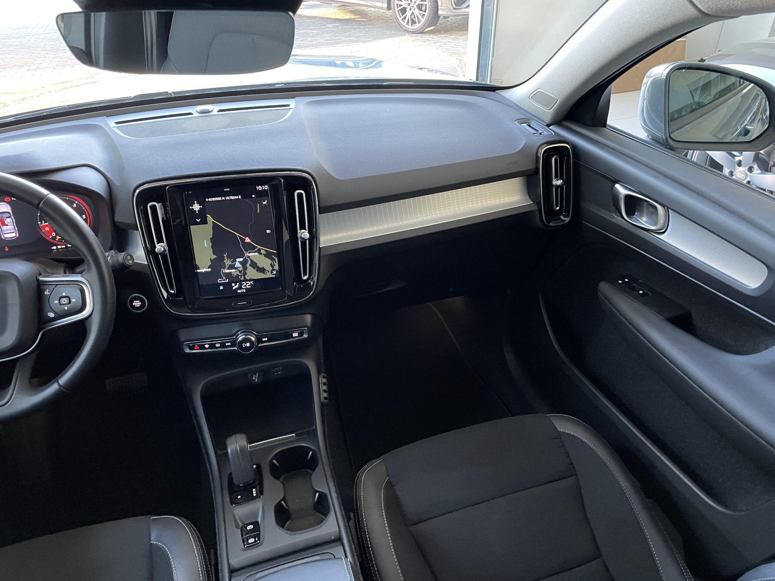 VOLVO XC40 D3 GEATRON. R-DESIGN.