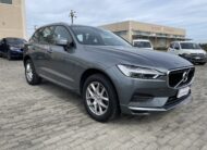 Volvo XC60 B4 MOMENTUM AWD