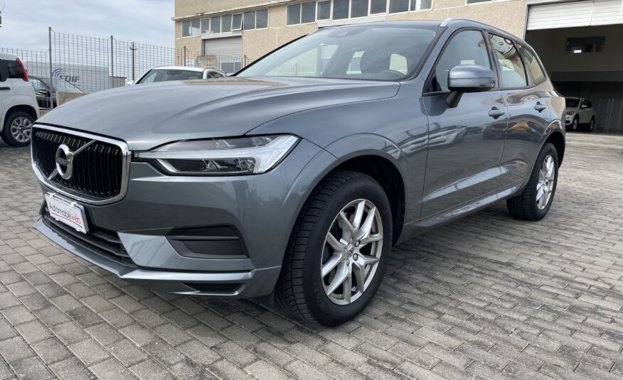 Volvo XC60 B4 MOMENTUM AWD