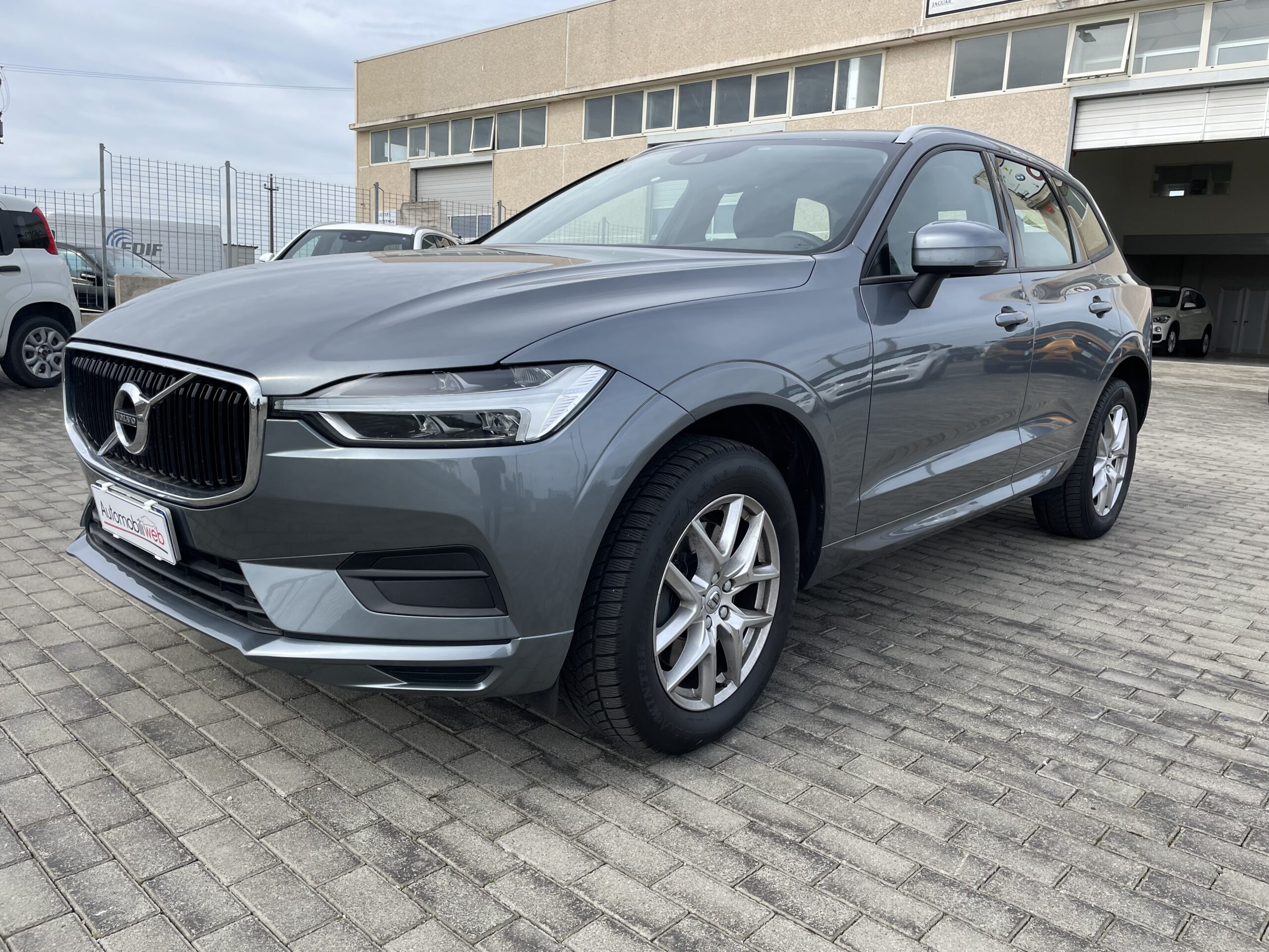 Volvo XC60 B4 MOMENTUM AWD