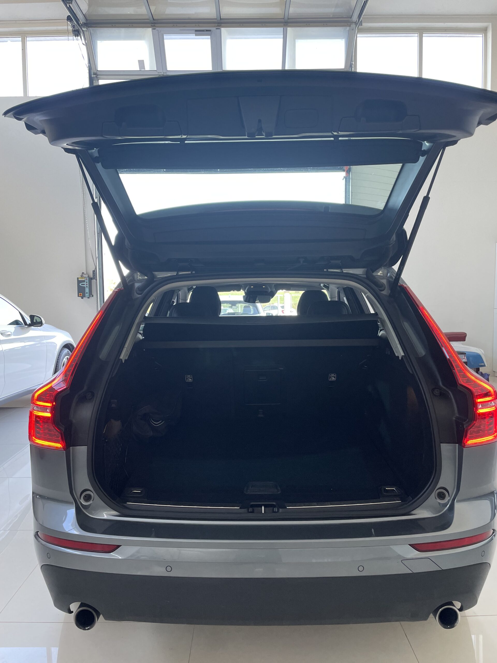 Volvo XC60 B4 MOMENTUM AWD