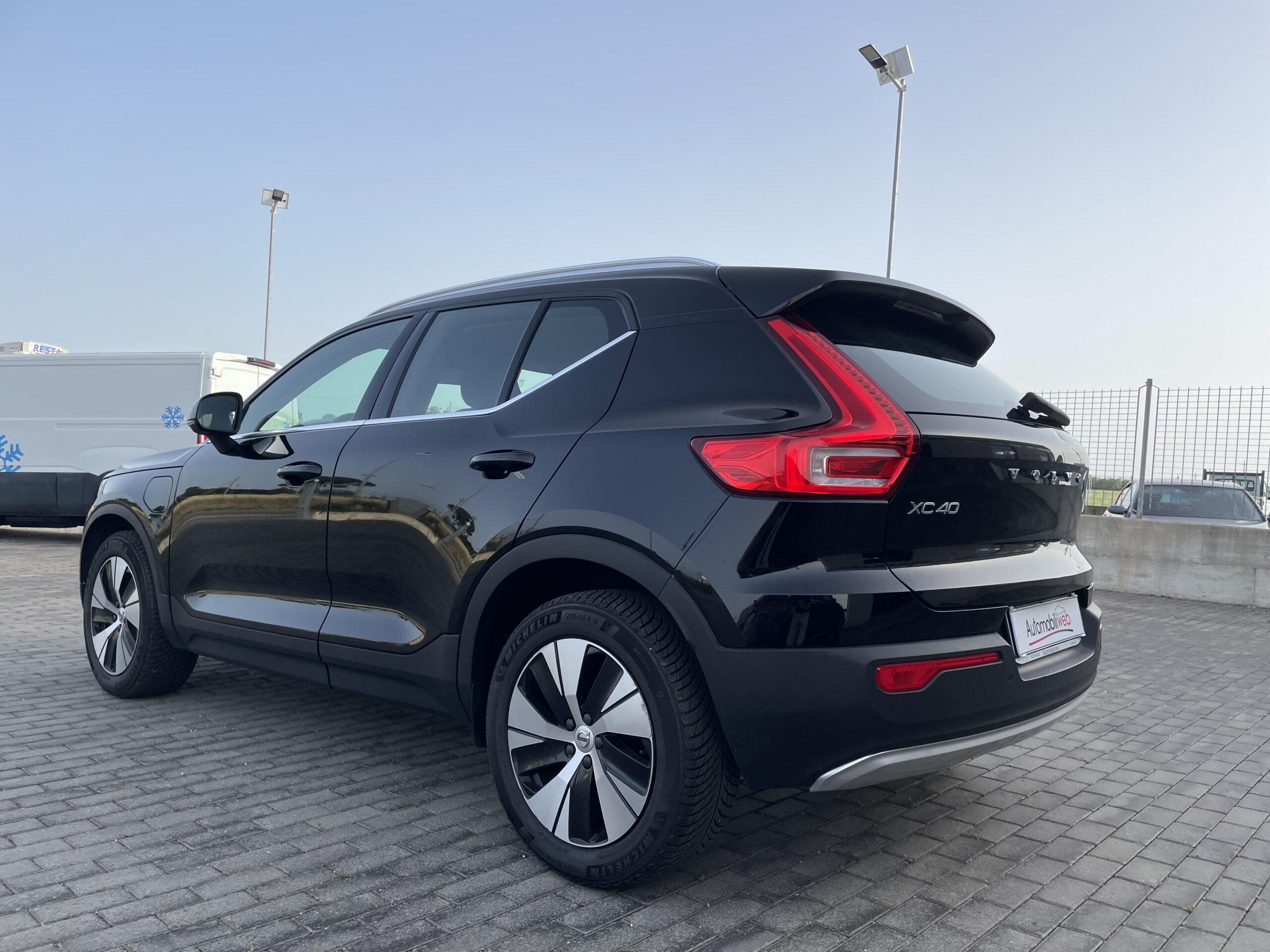 VOLVO XC40 MOMENTUM T4 GEATRON.