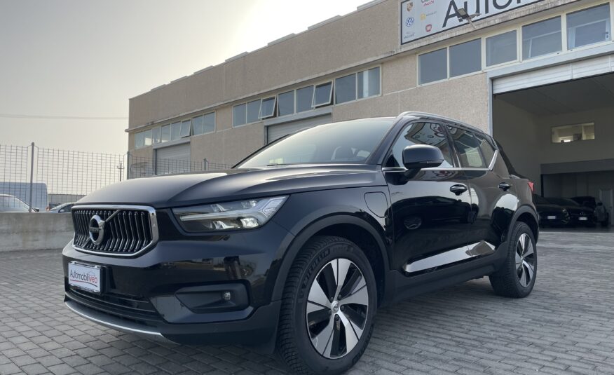 VOLVO XC40 MOMENTUM T4 GEATRON.