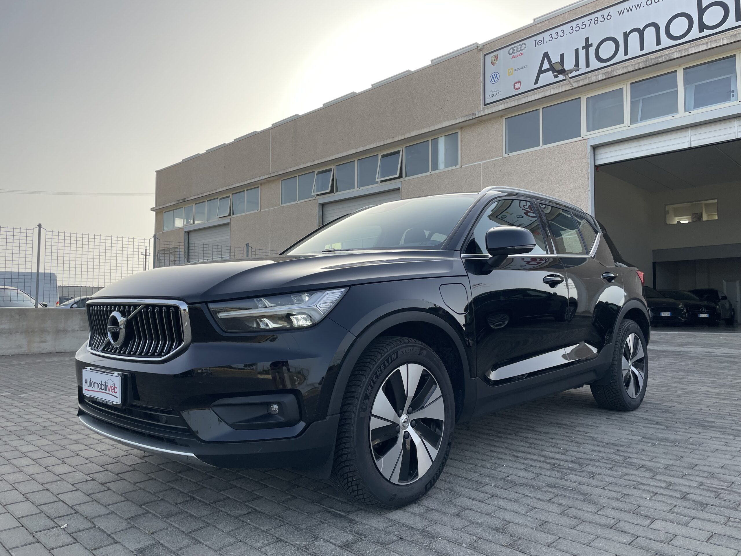VOLVO XC40 MOMENTUM T4 GEATRON.