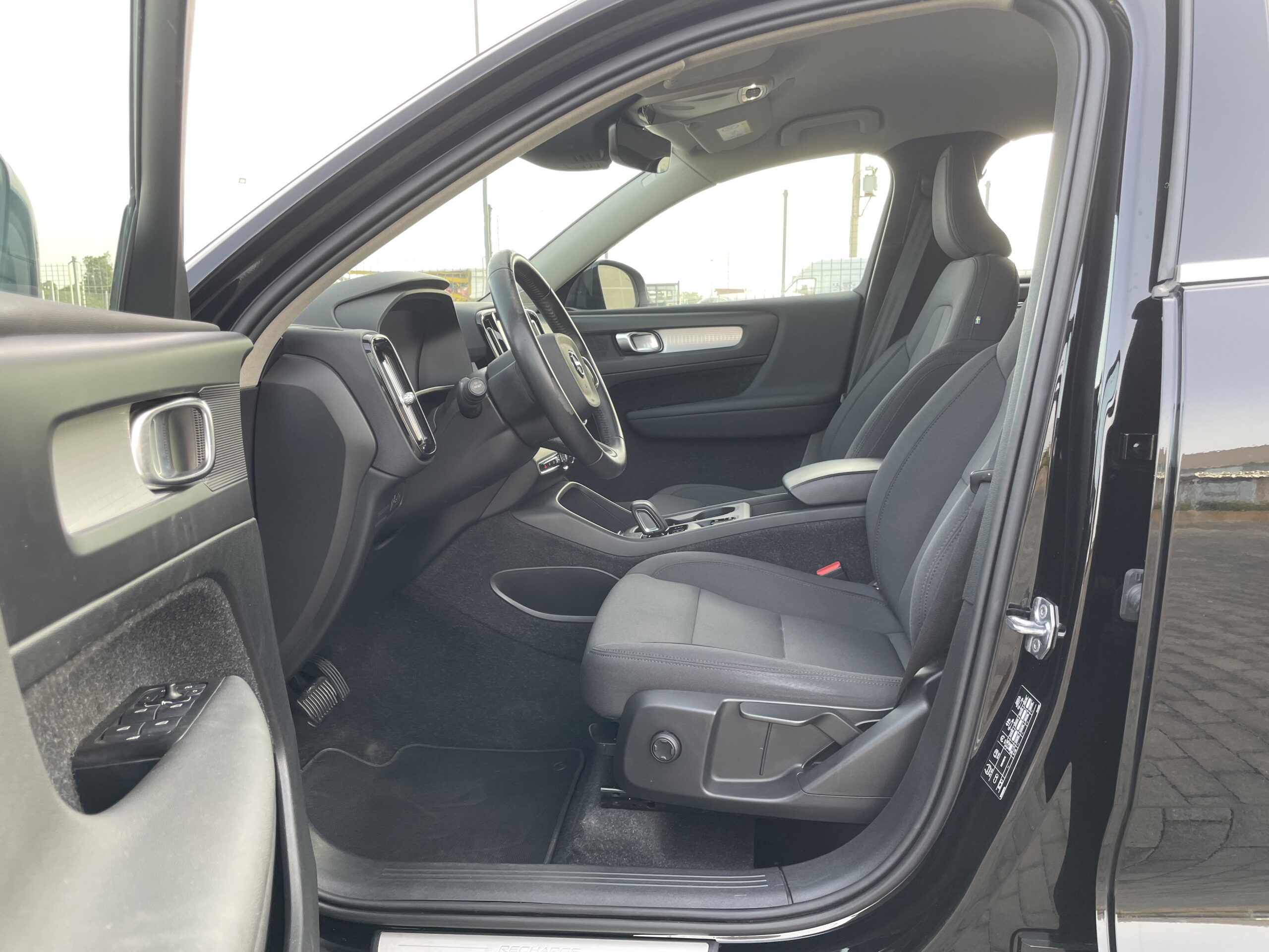 VOLVO XC40 MOMENTUM T4 GEATRON.