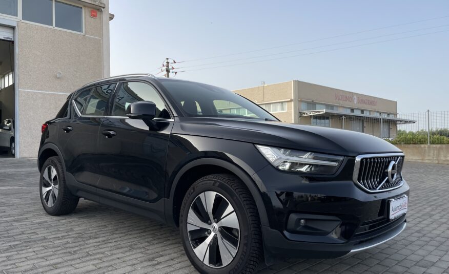 VOLVO XC40 MOMENTUM T4 GEATRON.