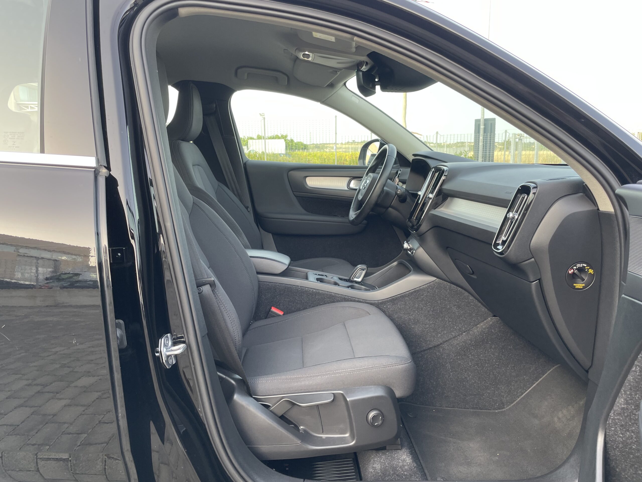 VOLVO XC40 MOMENTUM T4 GEATRON.