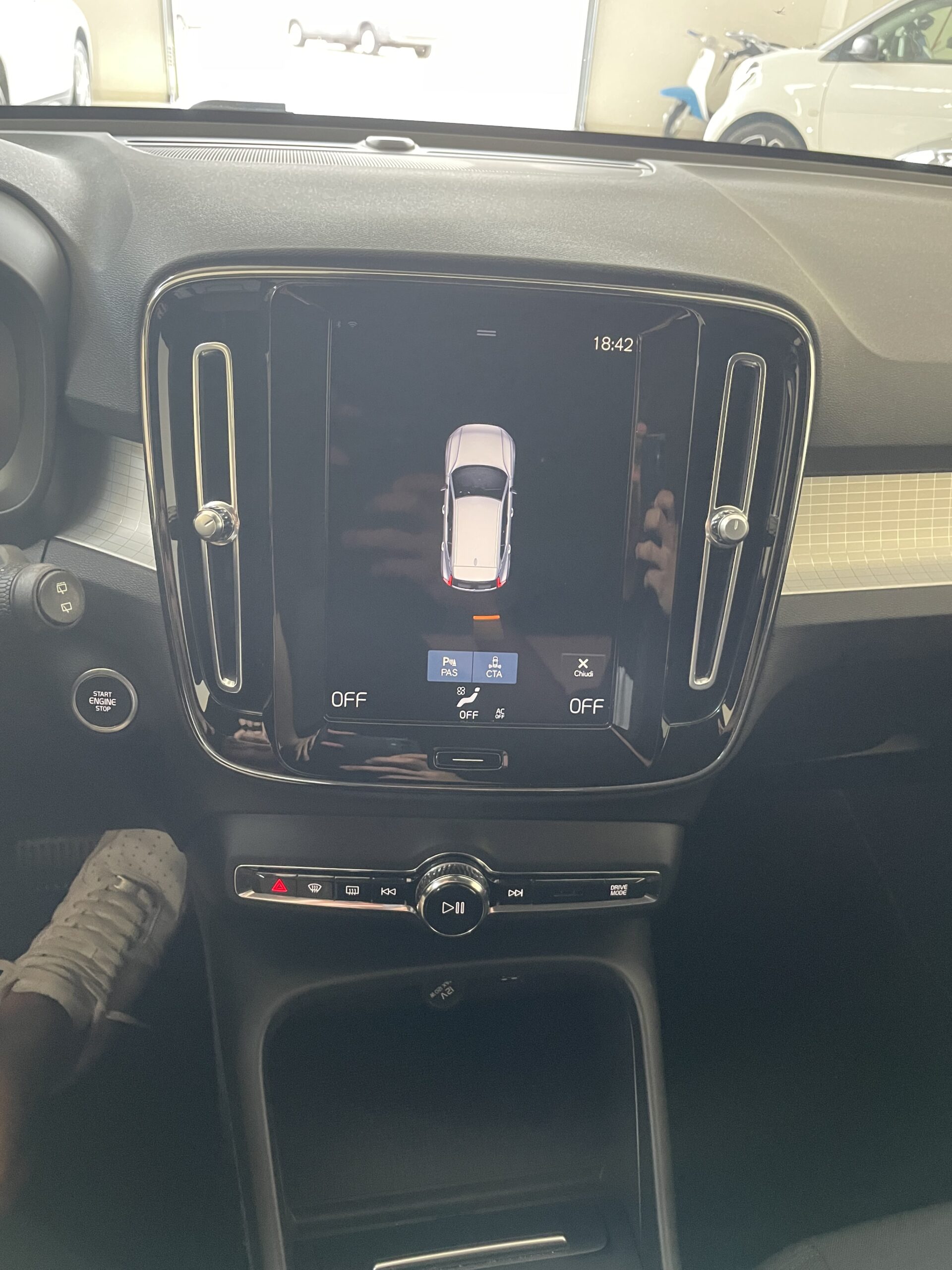 VOLVO XC40 MOMENTUM T4 GEATRON.