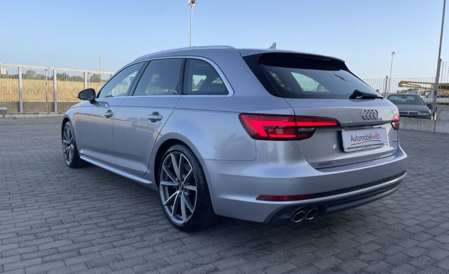 Audi A4 S-line quattro