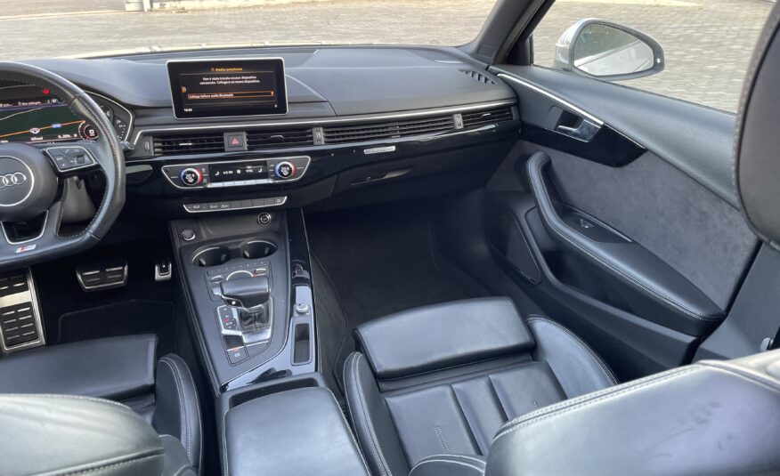 Audi A4 S-line quattro