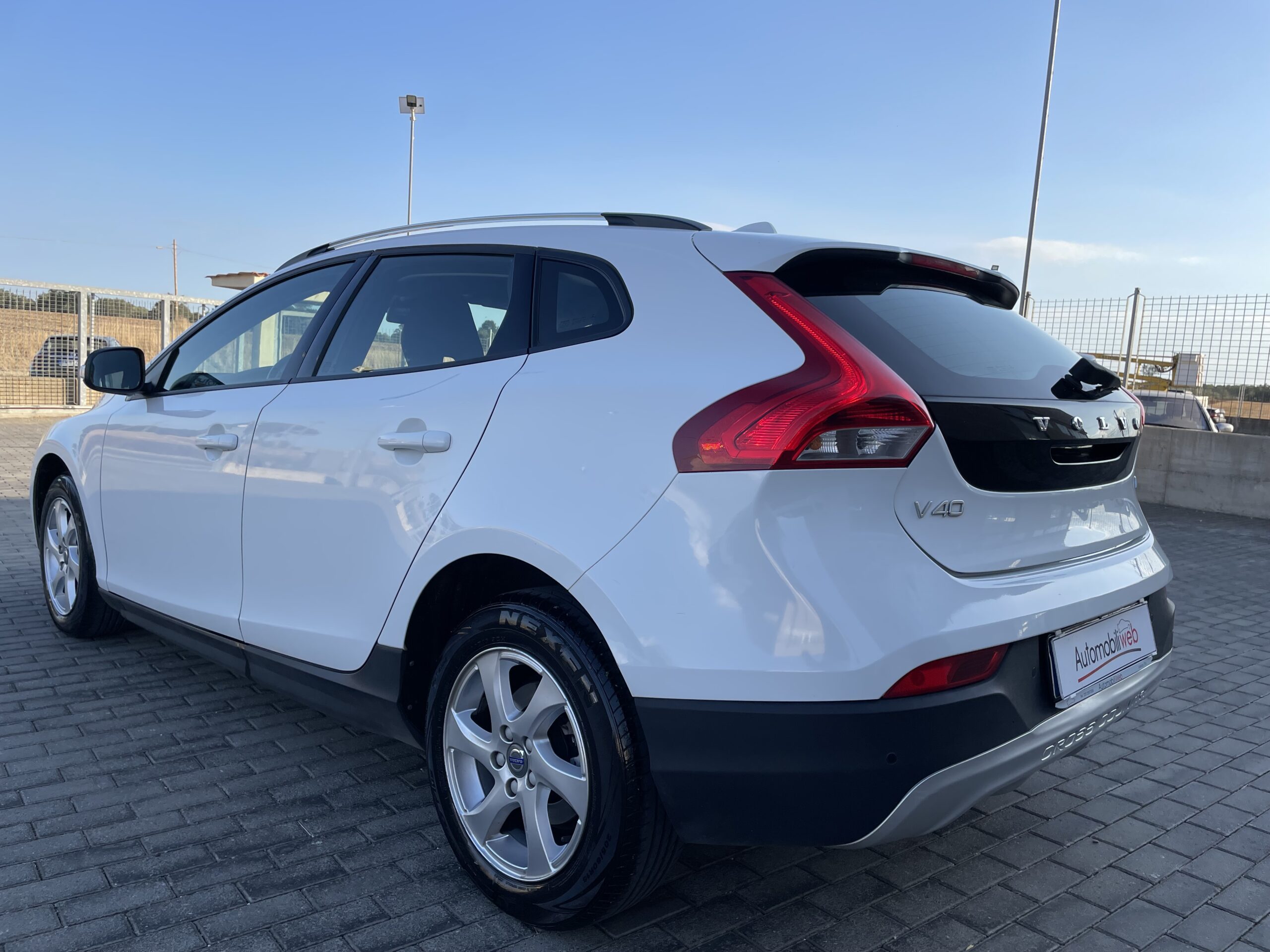 VOLVO V40 CROSS COUNTRY