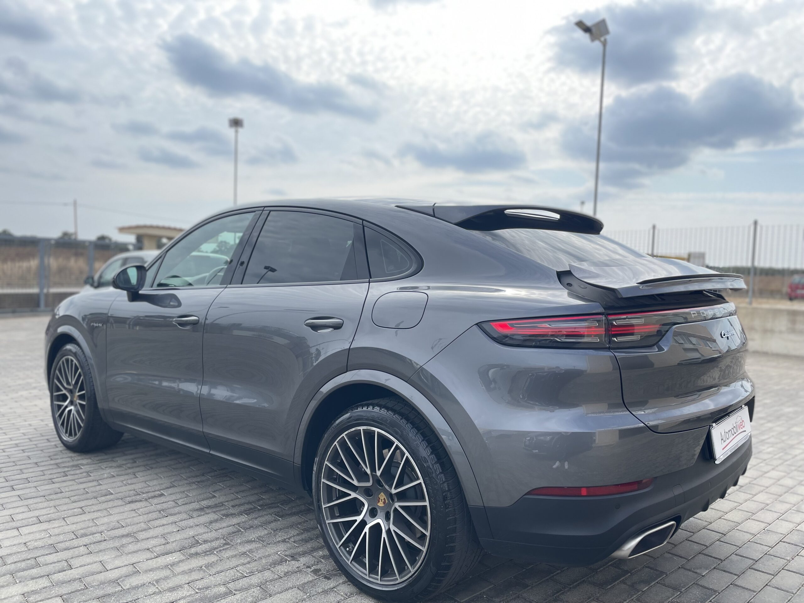 PORSCHE CAYENNE COUPE’ E-HYBRID