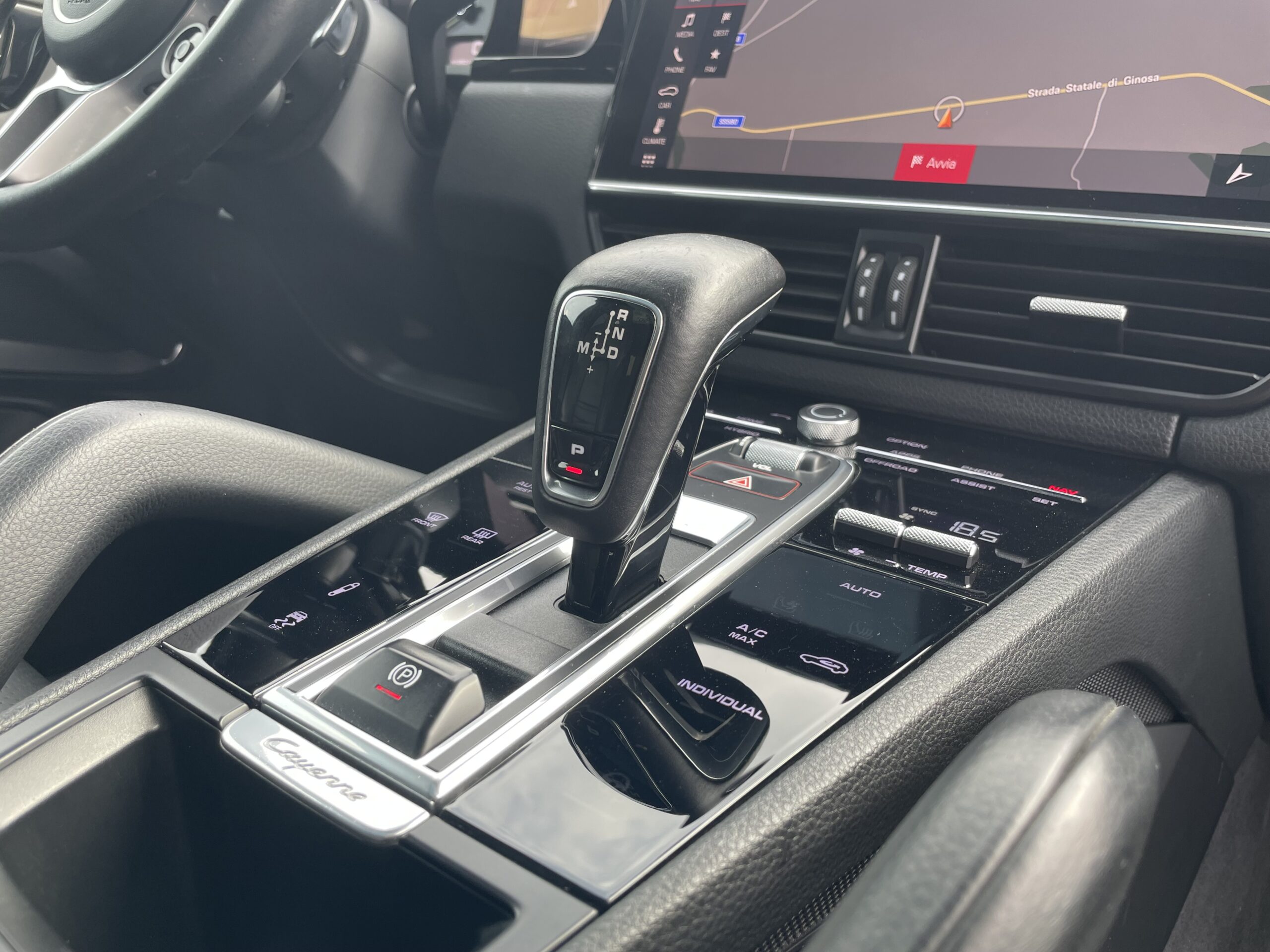 PORSCHE CAYENNE COUPE’ E-HYBRID