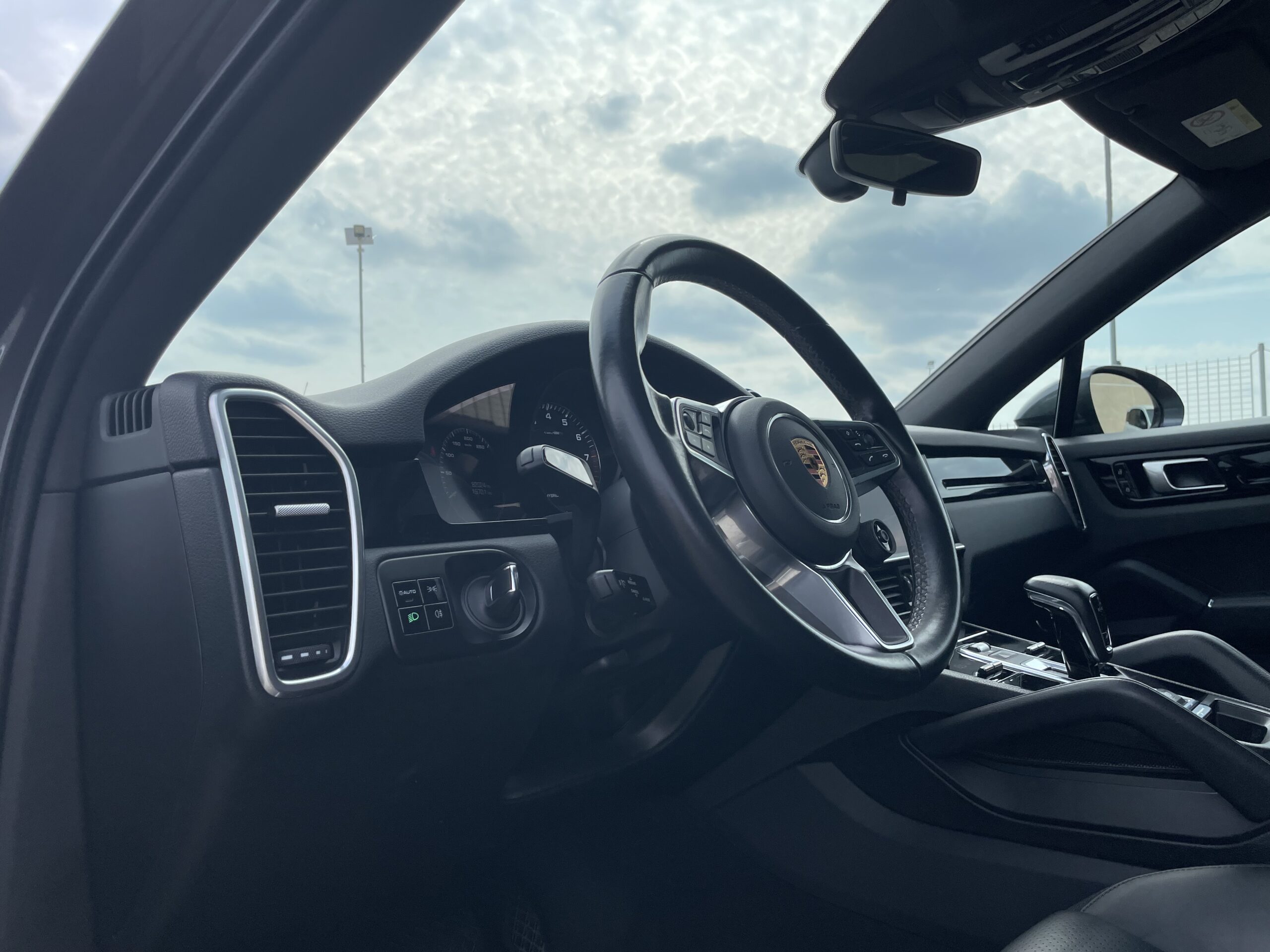 PORSCHE CAYENNE COUPE’ E-HYBRID