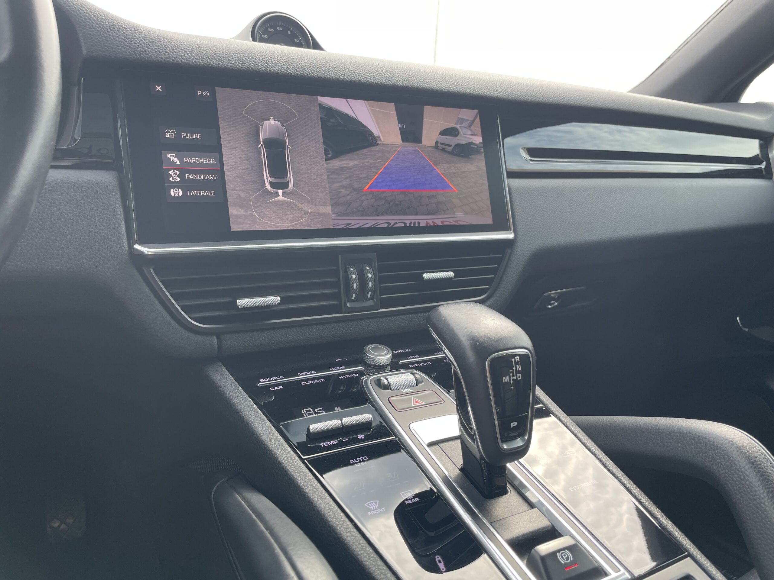 PORSCHE CAYENNE COUPE’ E-HYBRID