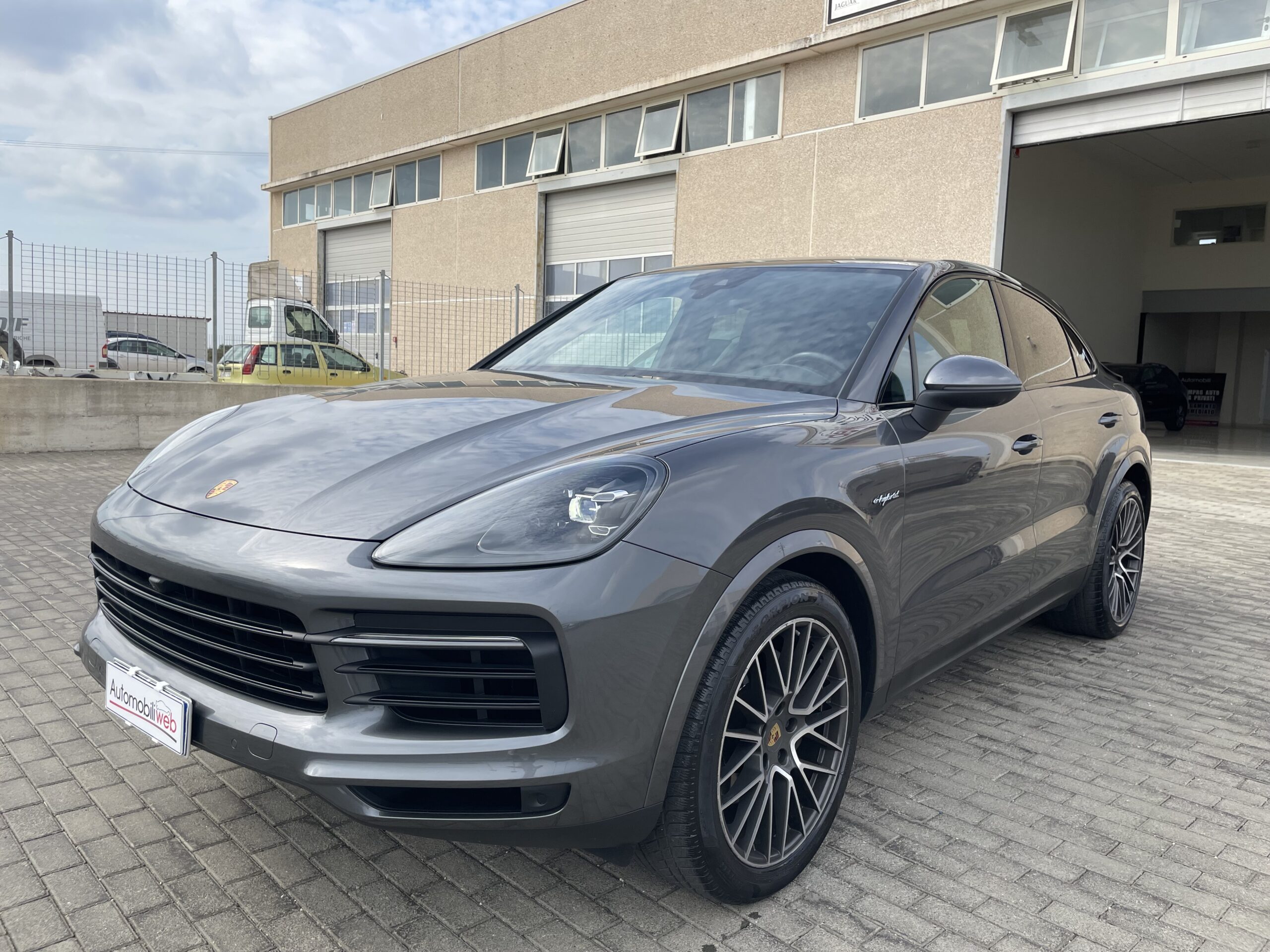 PORSCHE CAYENNE COUPE’ E-HYBRID