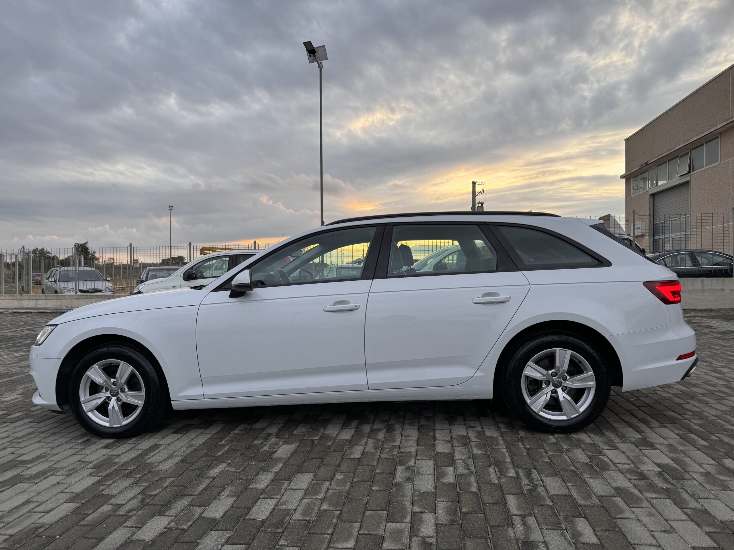 AUDI A4 35tdi BUSINESS S-TRONIC