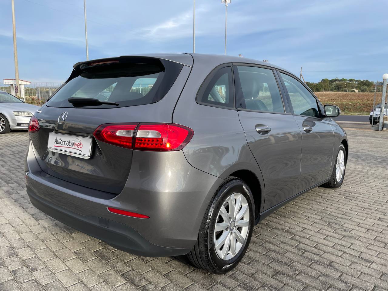 MERCEDES-BENZ B180 EXECUTIVE AUTOMATIC