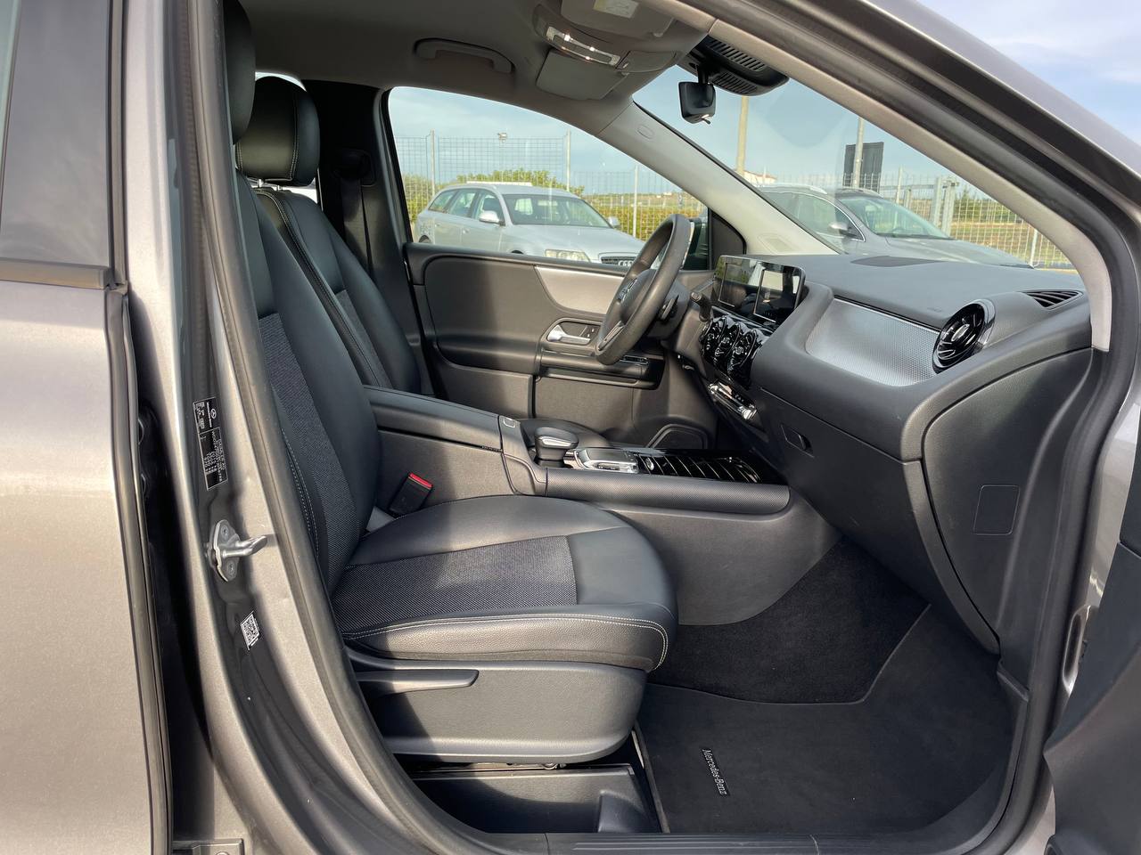 MERCEDES-BENZ B180 EXECUTIVE AUTOMATIC