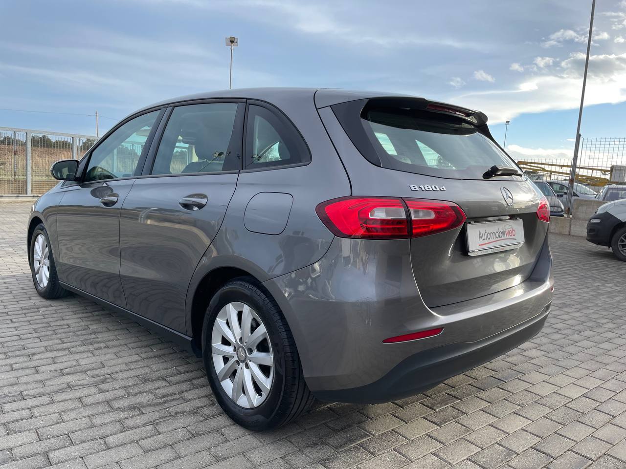 MERCEDES-BENZ B180 EXECUTIVE AUTOMATIC