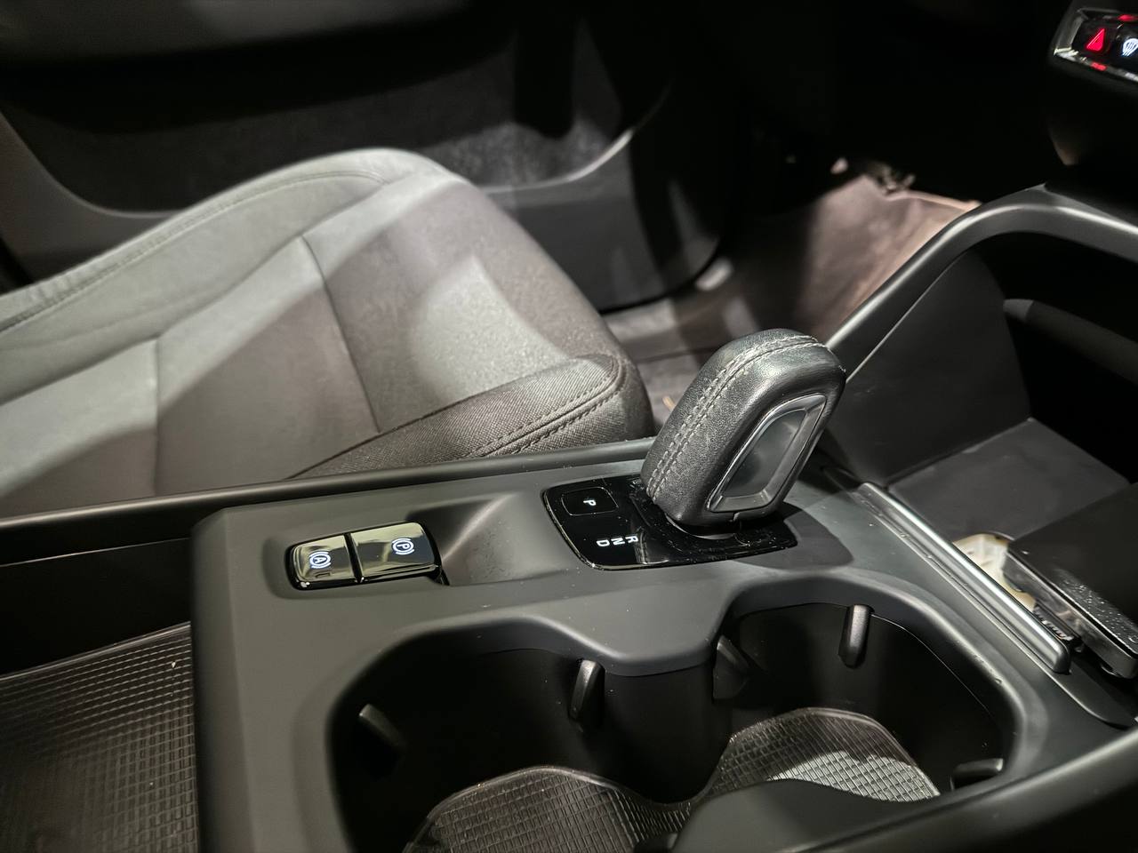 VOLVO XC40 T5 PLUG-IN R-DESIGN RECHARGE