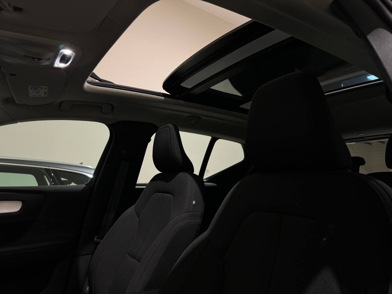 VOLVO XC40 T5 PLUG-IN R-DESIGN RECHARGE