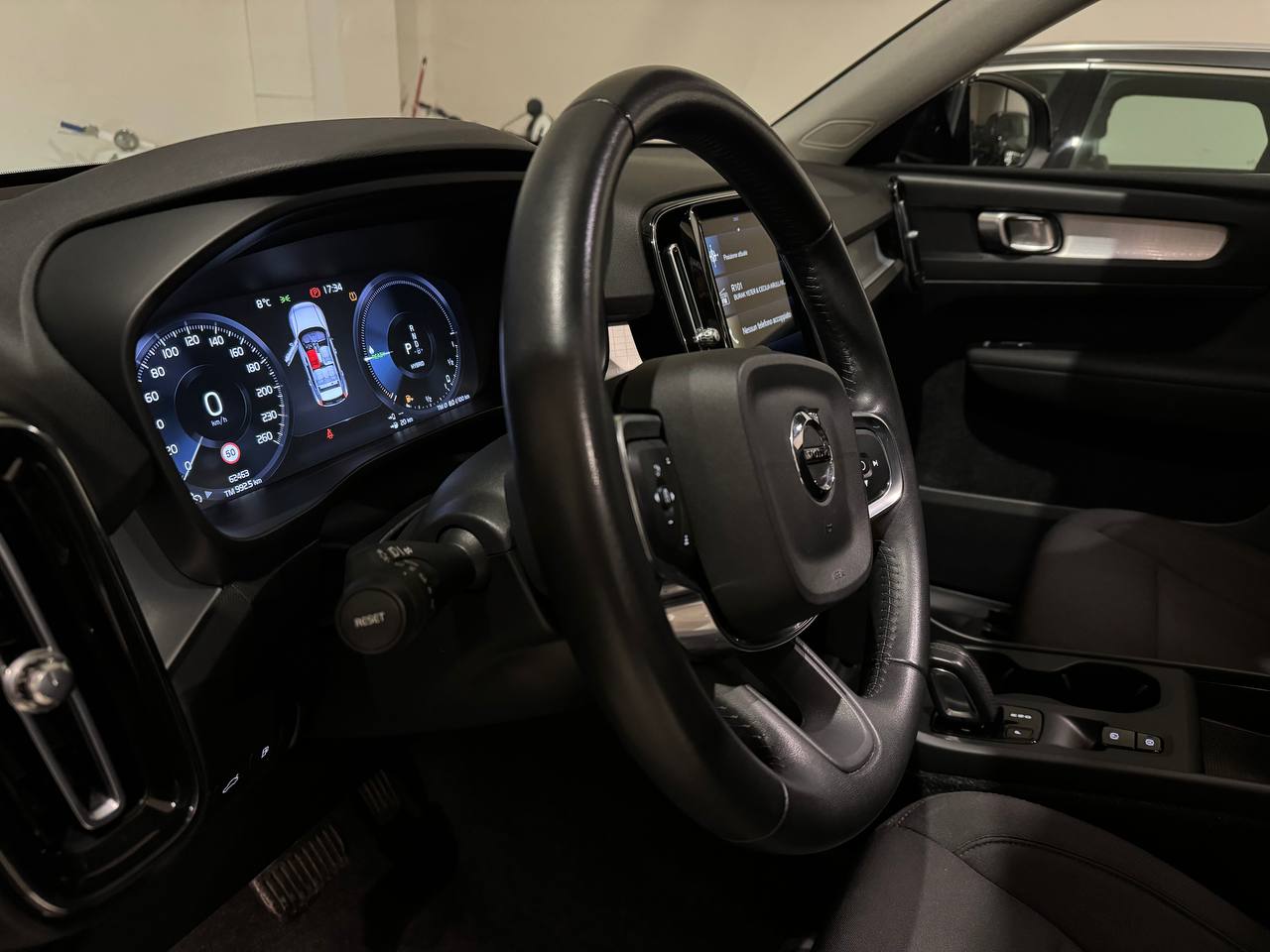 VOLVO XC40 T5 PLUG-IN R-DESIGN RECHARGE