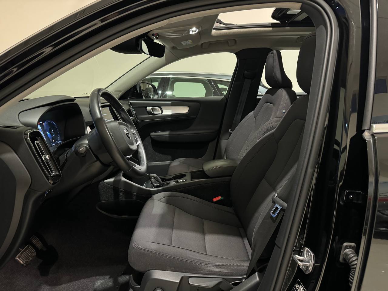 VOLVO XC40 T5 PLUG-IN R-DESIGN RECHARGE