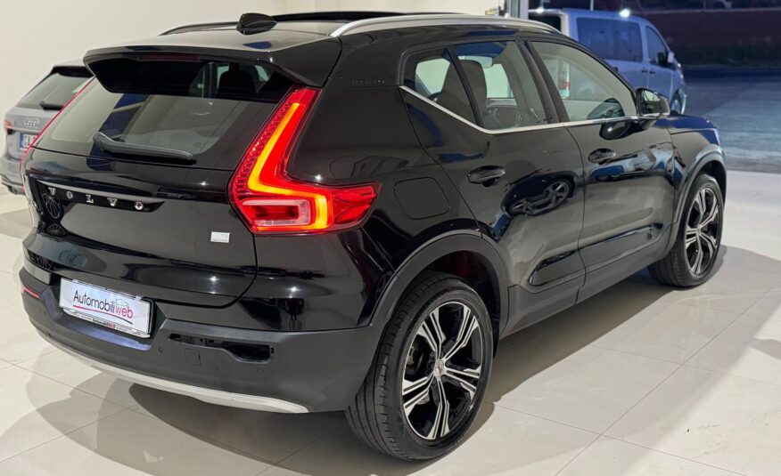 VOLVO XC40 T5 PLUG-IN R-DESIGN RECHARGE