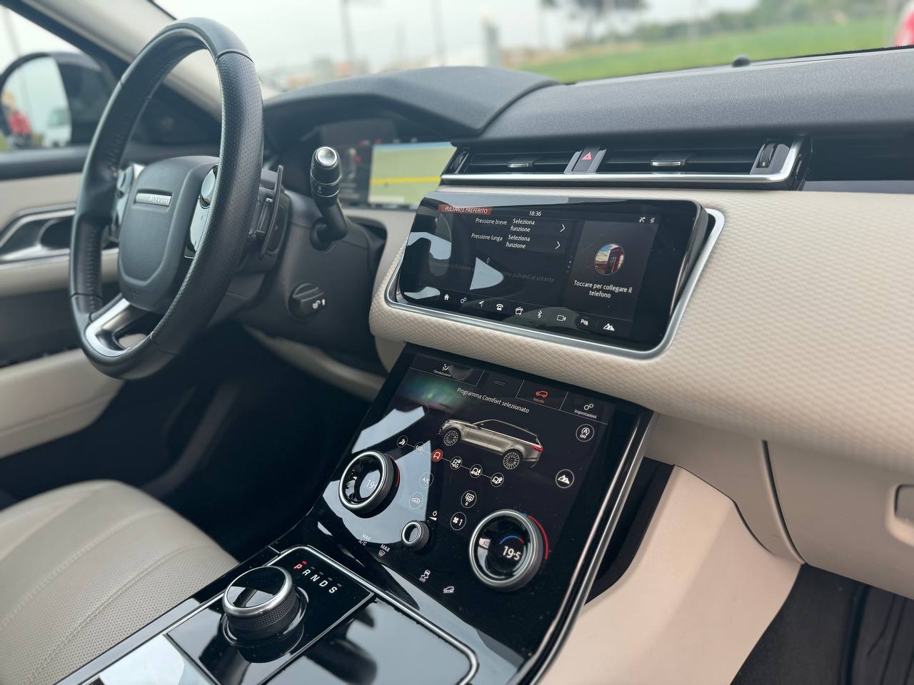 LAND ROVER RANGE ROVER VELAR