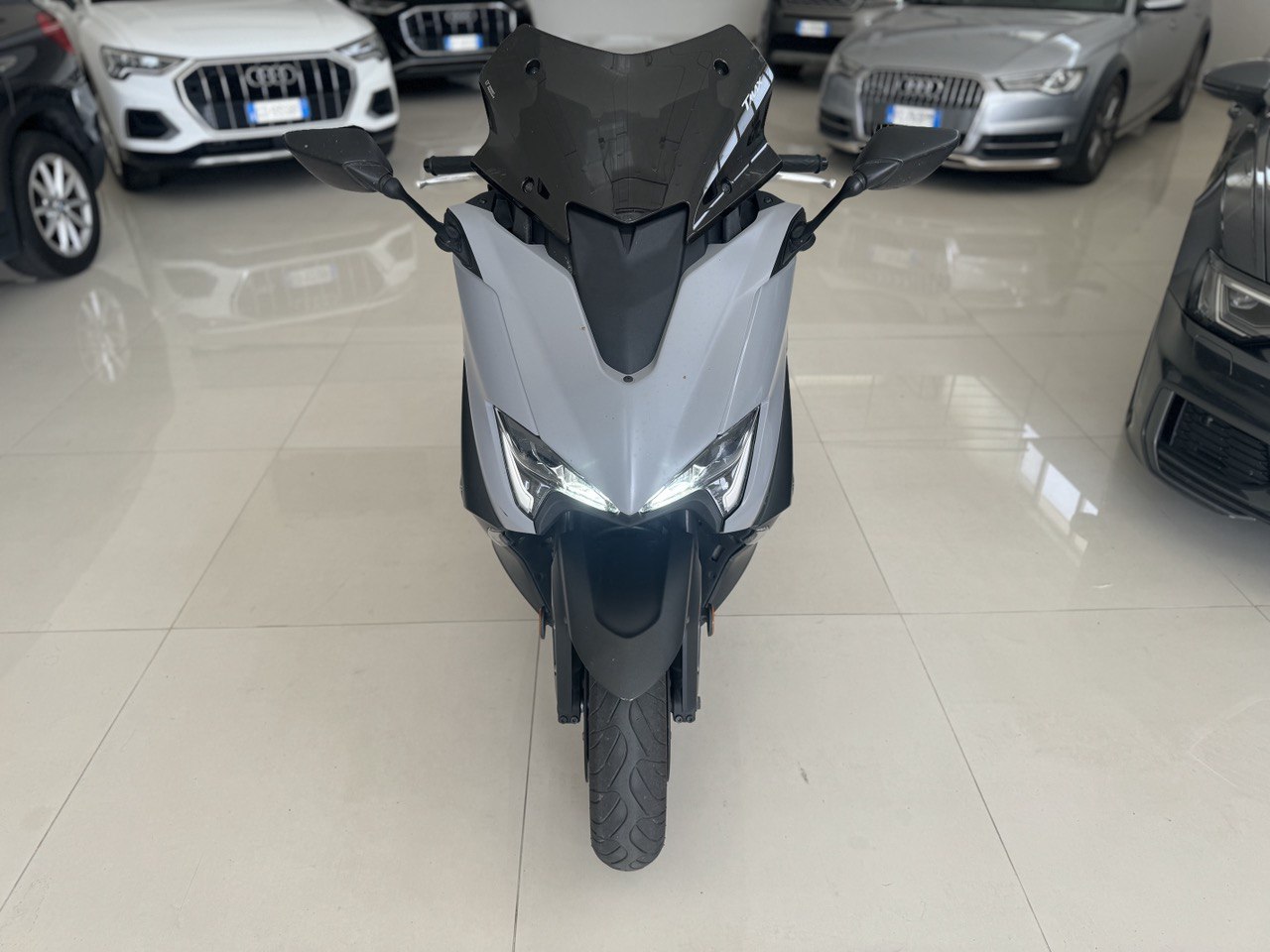 YAMAHA T-MAX 560