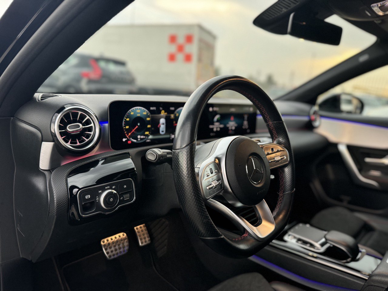 MERCEDES A200 SEDAN PREMIUM AMG