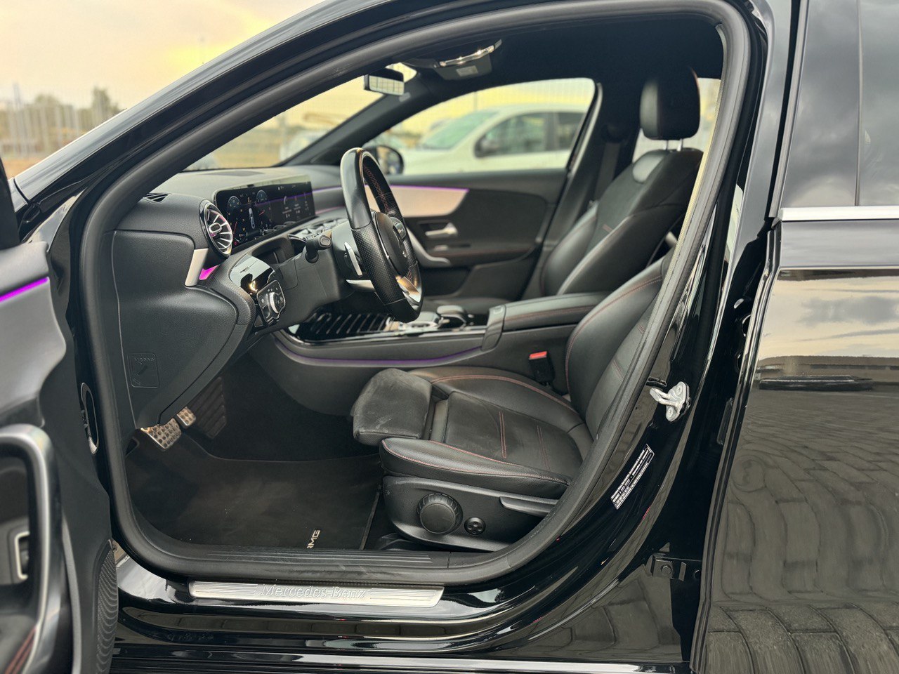 MERCEDES A200 SEDAN PREMIUM AMG