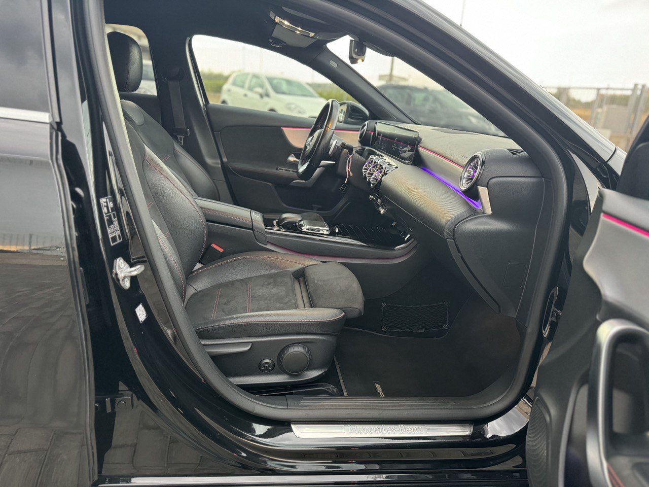 MERCEDES A200 SEDAN PREMIUM AMG