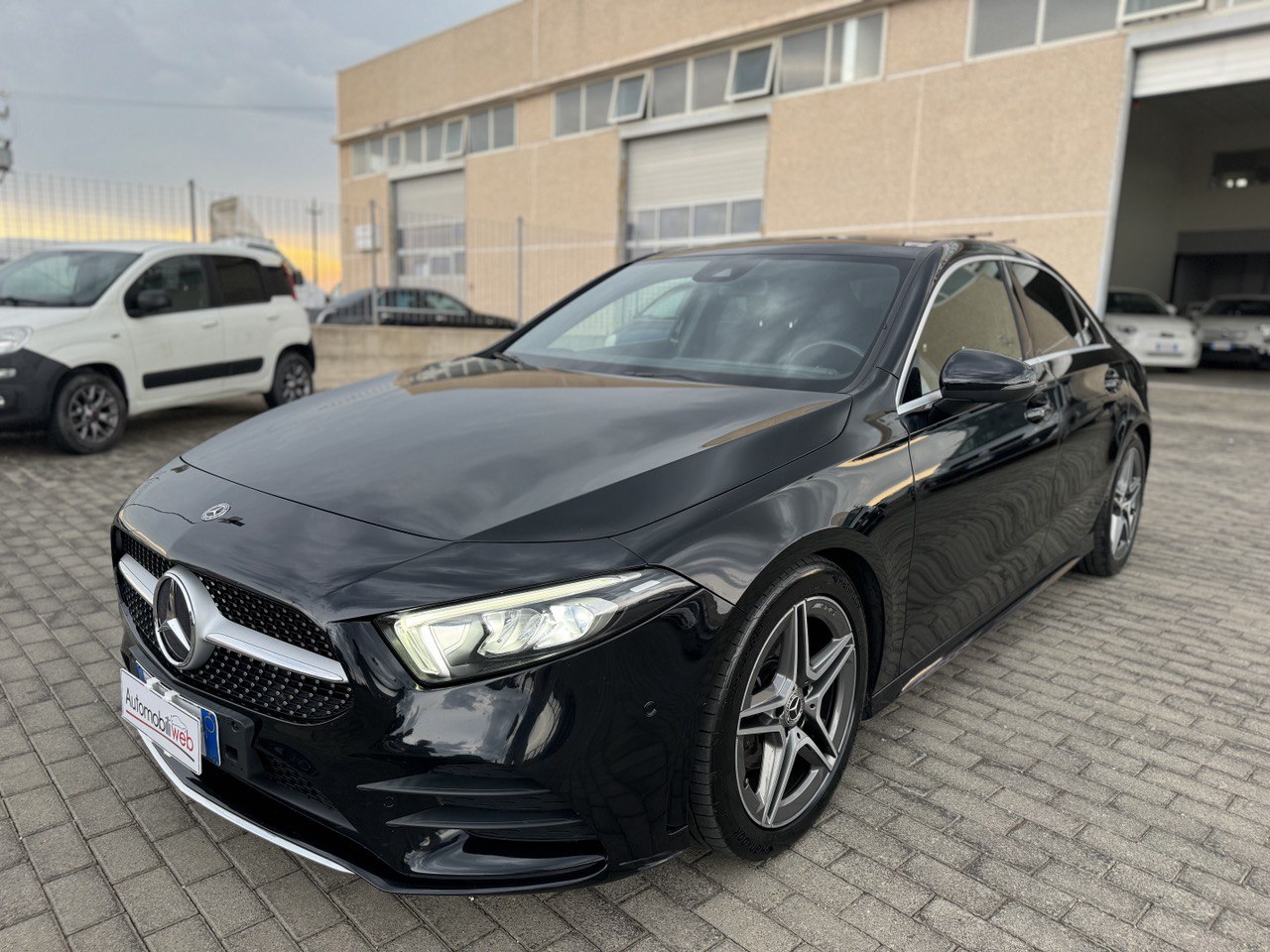 MERCEDES A200 SEDAN PREMIUM AMG