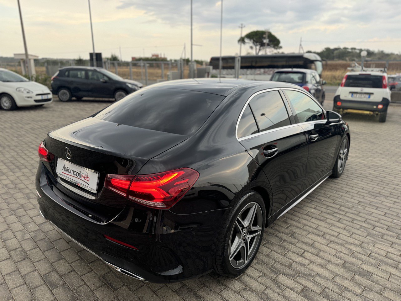 MERCEDES A200 SEDAN PREMIUM AMG