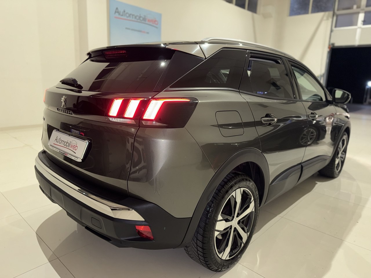 PEUGEOT 3008 BLUEHDI 130 EAT8 SeS