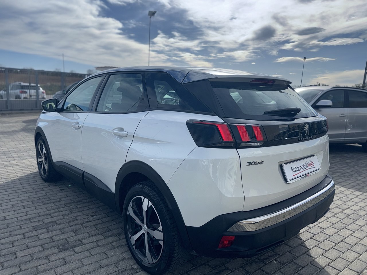 PEUGEOT 3008 BLUEHDI 130 EAT8