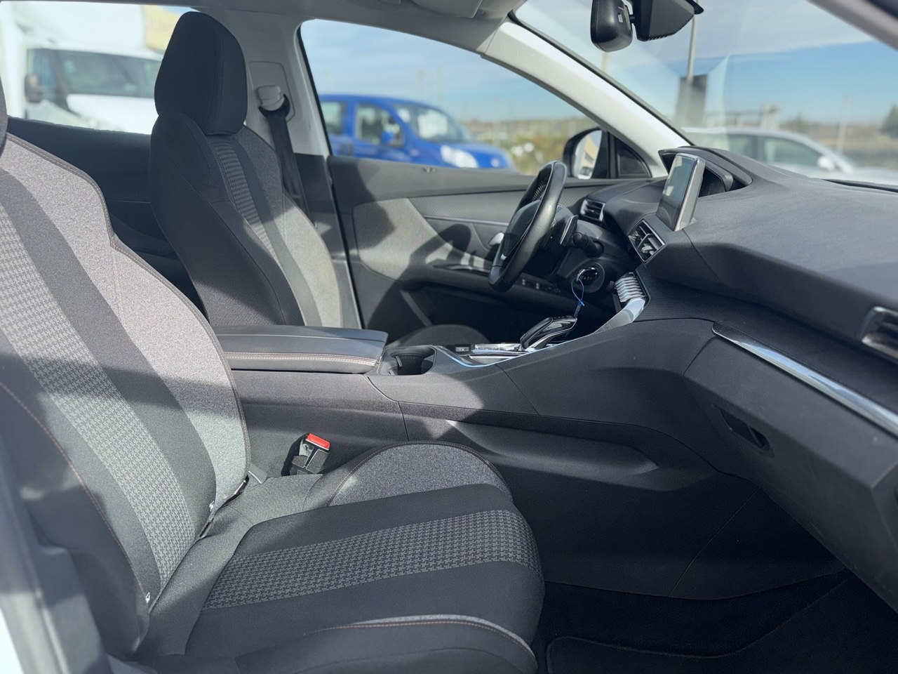 PEUGEOT 3008 BLUEHDI 130 EAT8