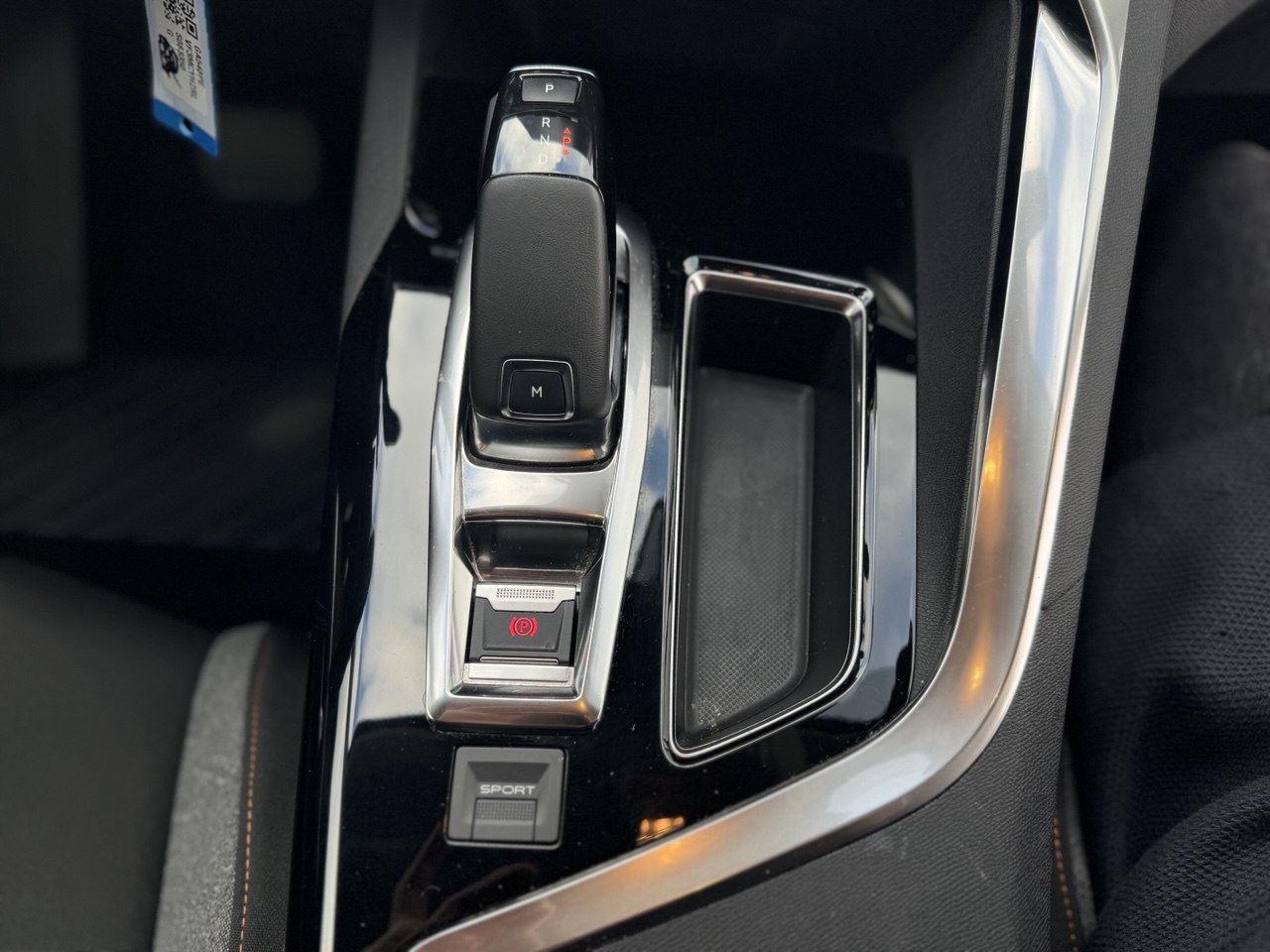 PEUGEOT 3008 BLUEHDI 130 EAT8 SeS