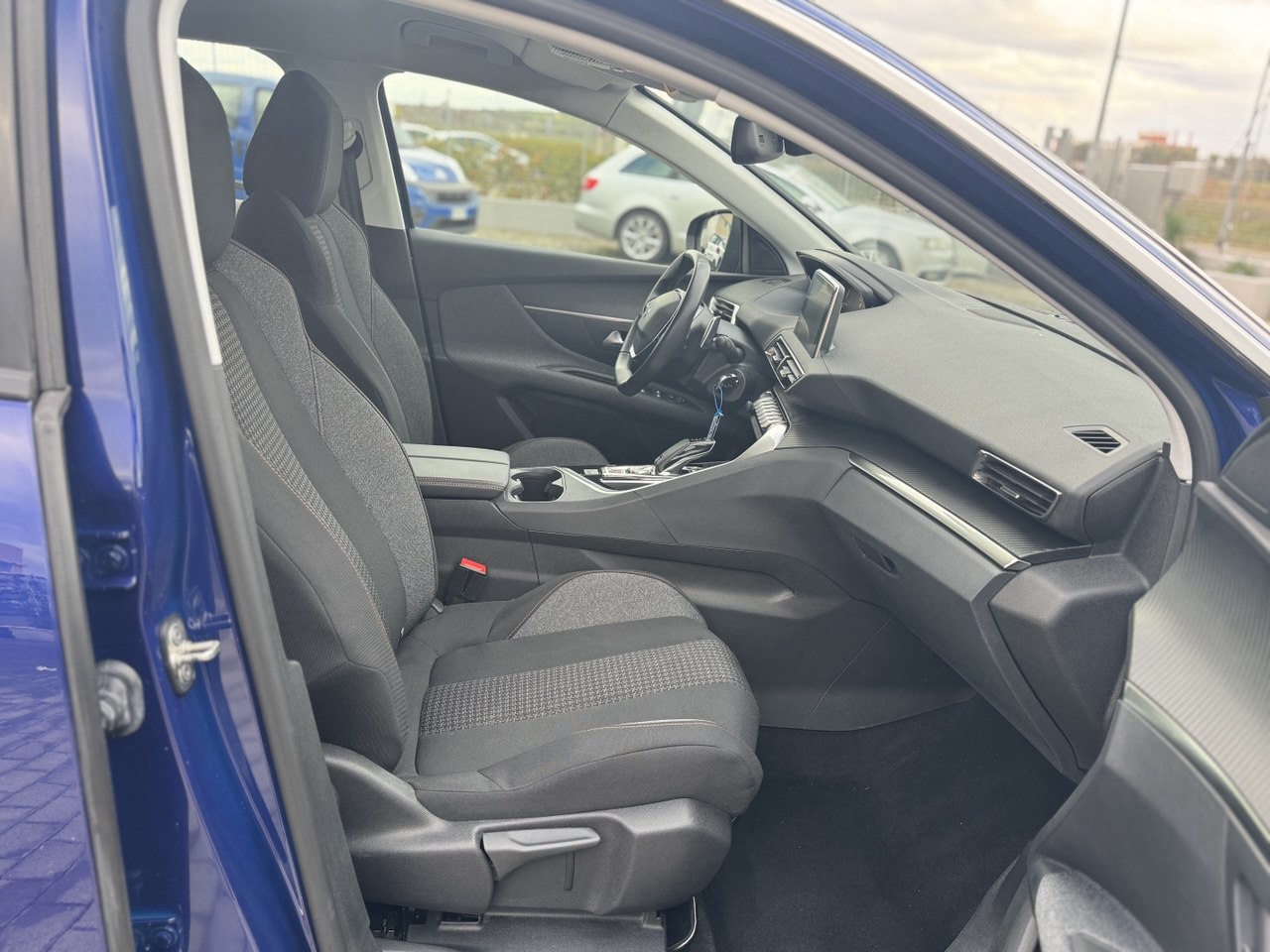 PEUGEOT 3008 BLUEHDI 130 EAT8 SeS