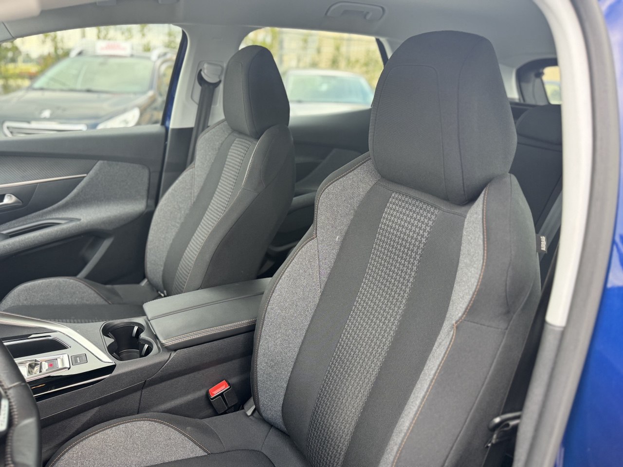 PEUGEOT 3008 BLUEHDI 130 EAT8 SeS