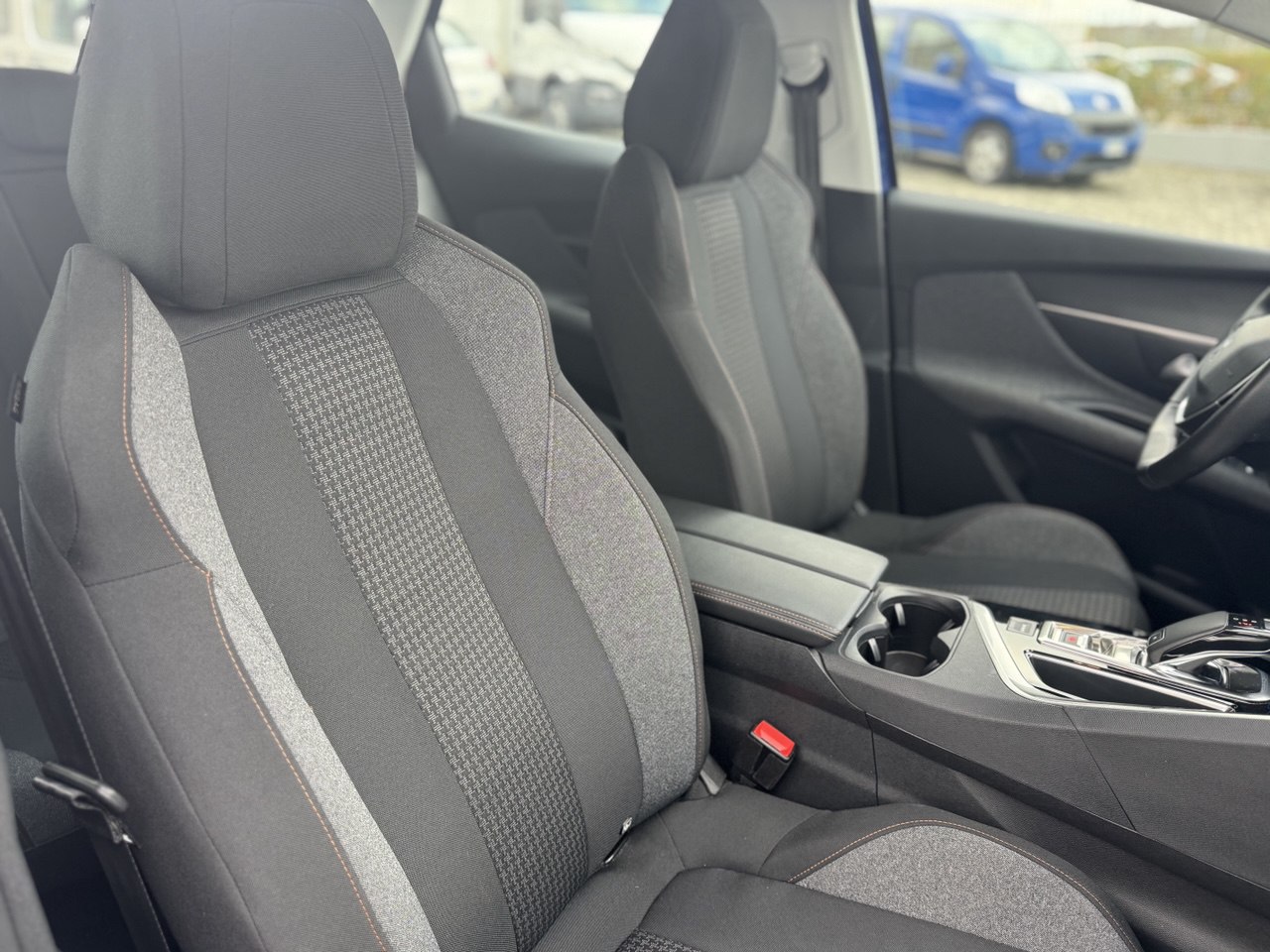 PEUGEOT 3008 BLUEHDI 130 EAT8 SeS
