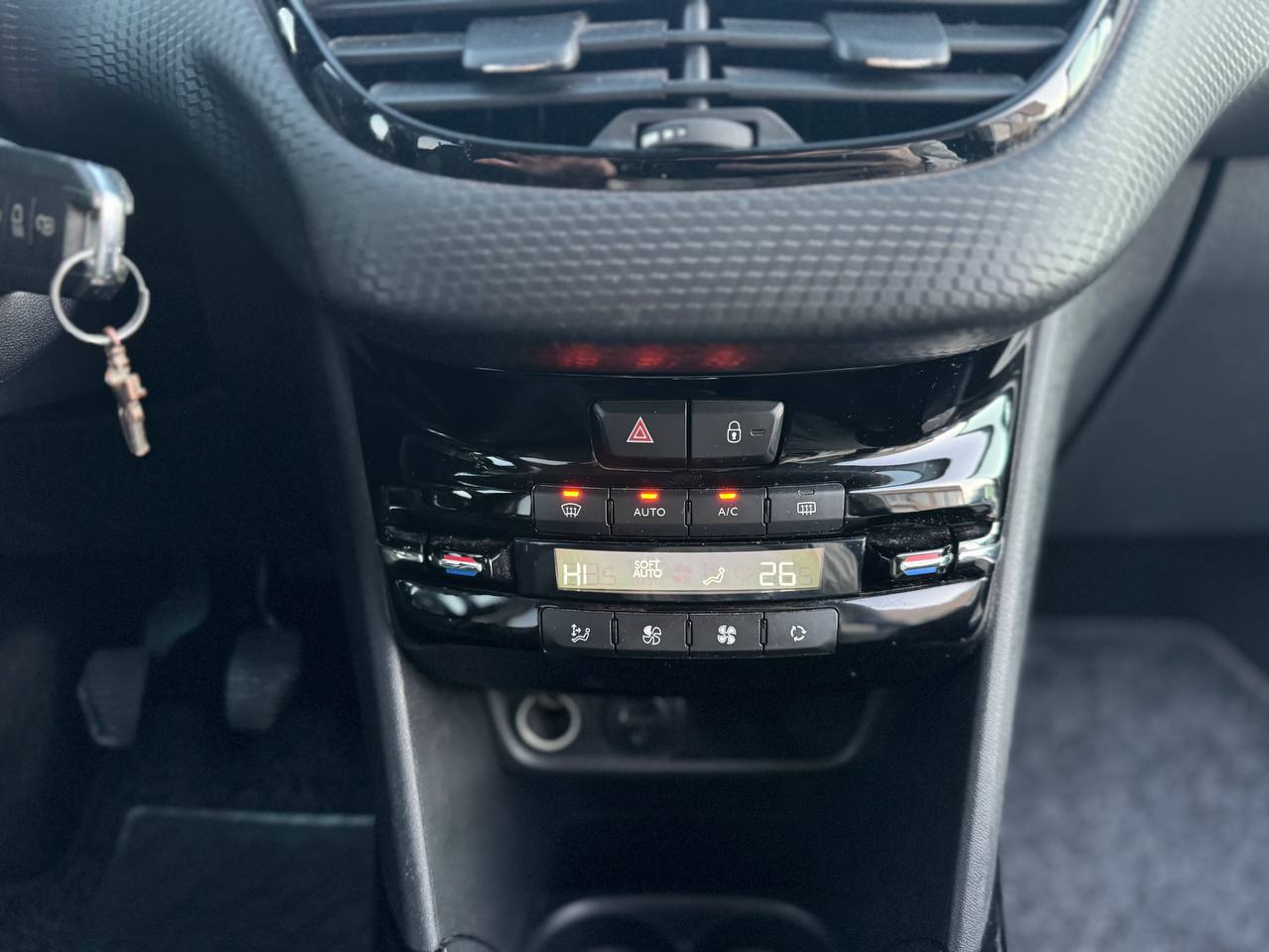 PEUGEOT 2008 BlueHDi 120 Allure