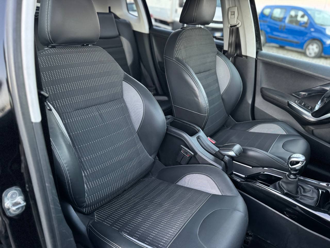 PEUGEOT 2008 BlueHDi 120 Allure