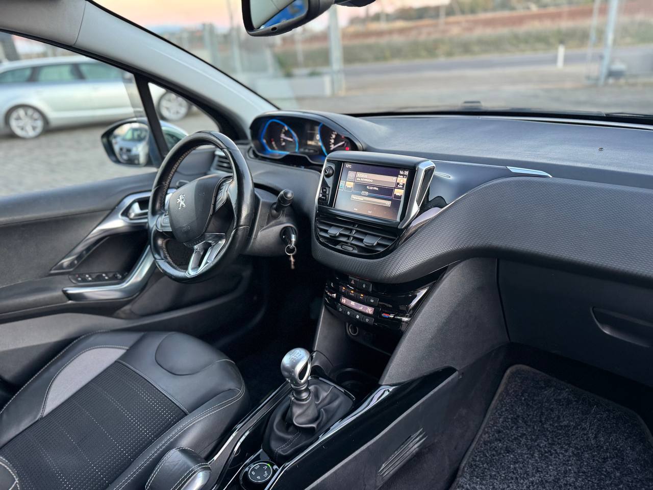 PEUGEOT 2008 BlueHDi 120 Allure