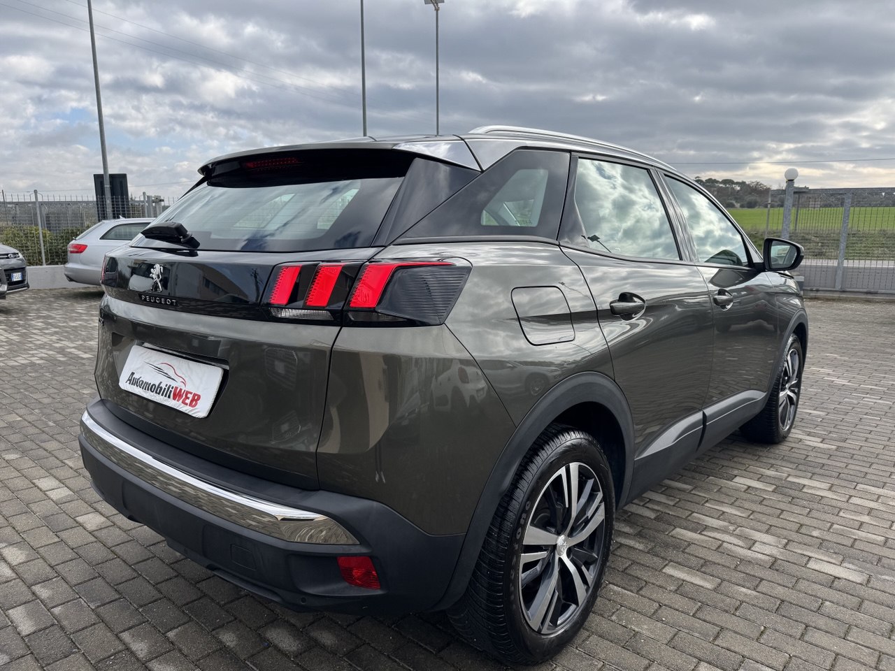 PEUGEOT 3008 BLUEHDI 130