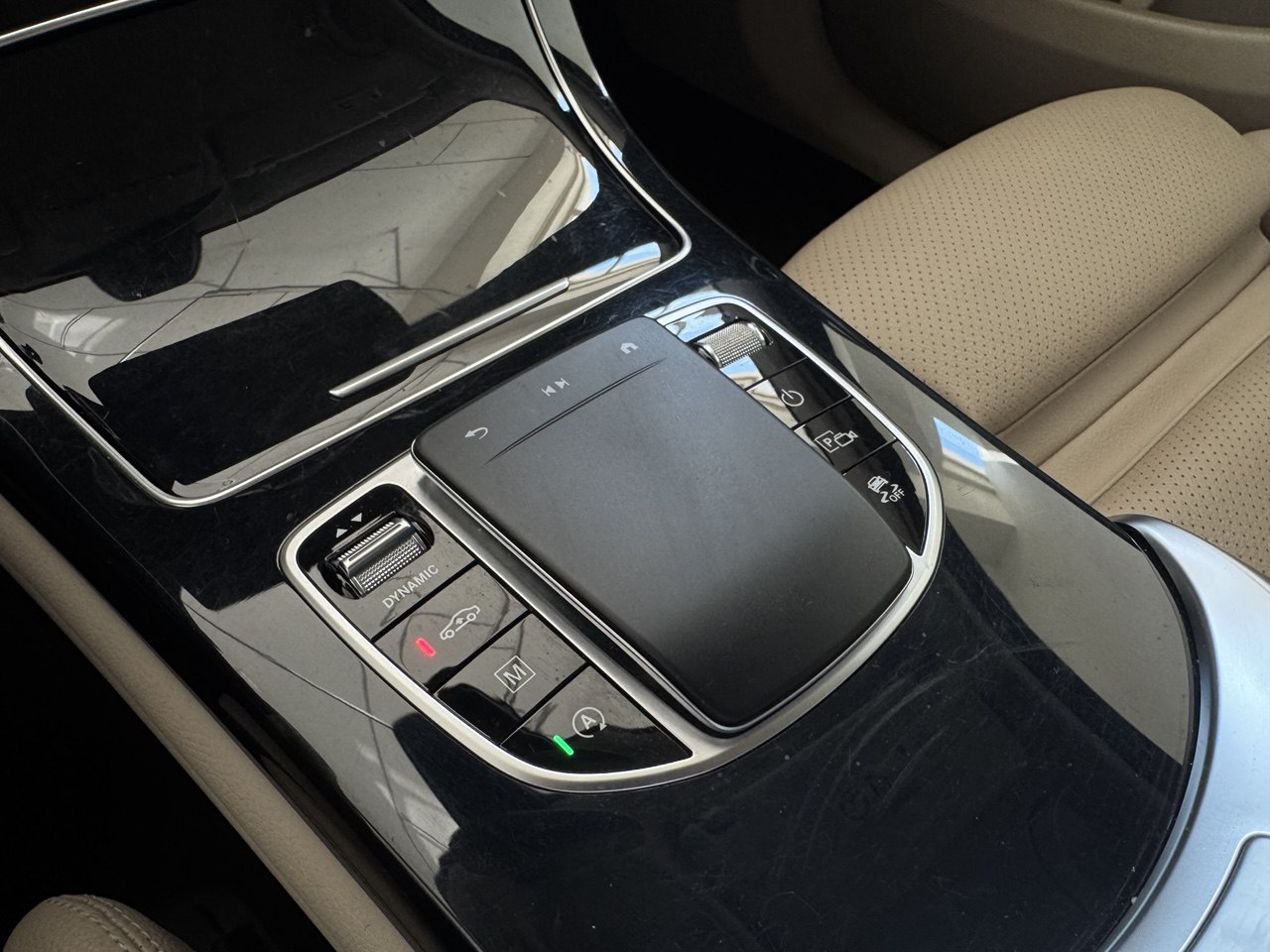 MERCEDES-BENZ GLC 200 PREMIUM 4MATIC