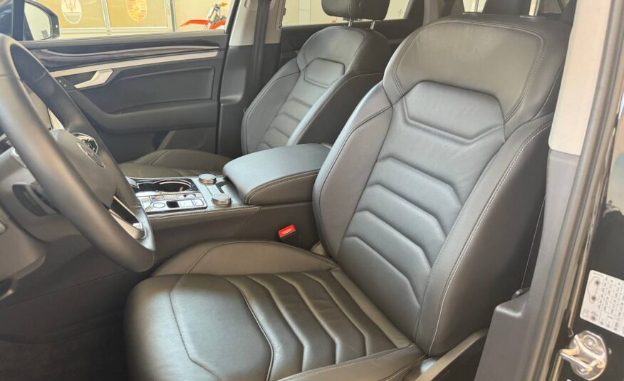 VOLKSWAGEN TOUAREG 3.0 231