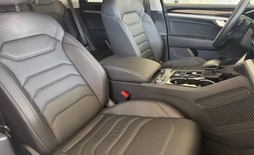 VOLKSWAGEN TOUAREG 3.0 231